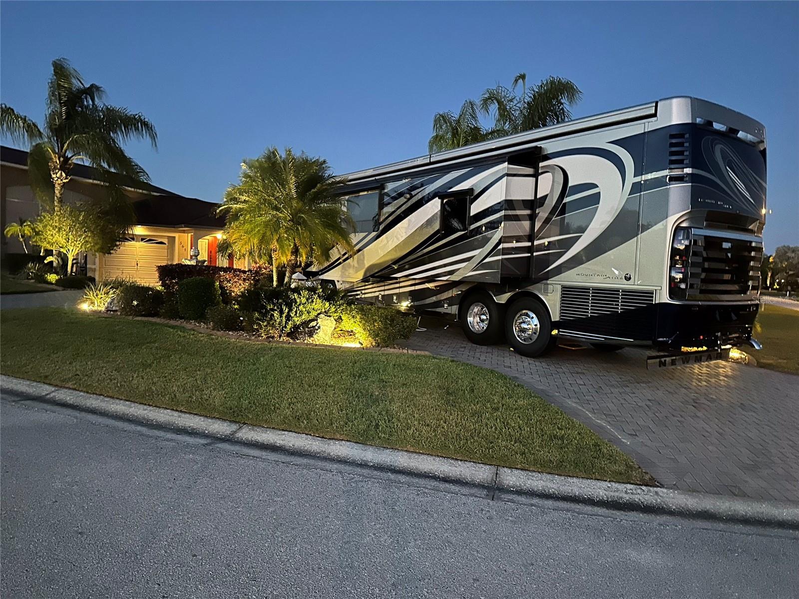 561 MEANDERING WAY, POLK CITY, FL, 33868