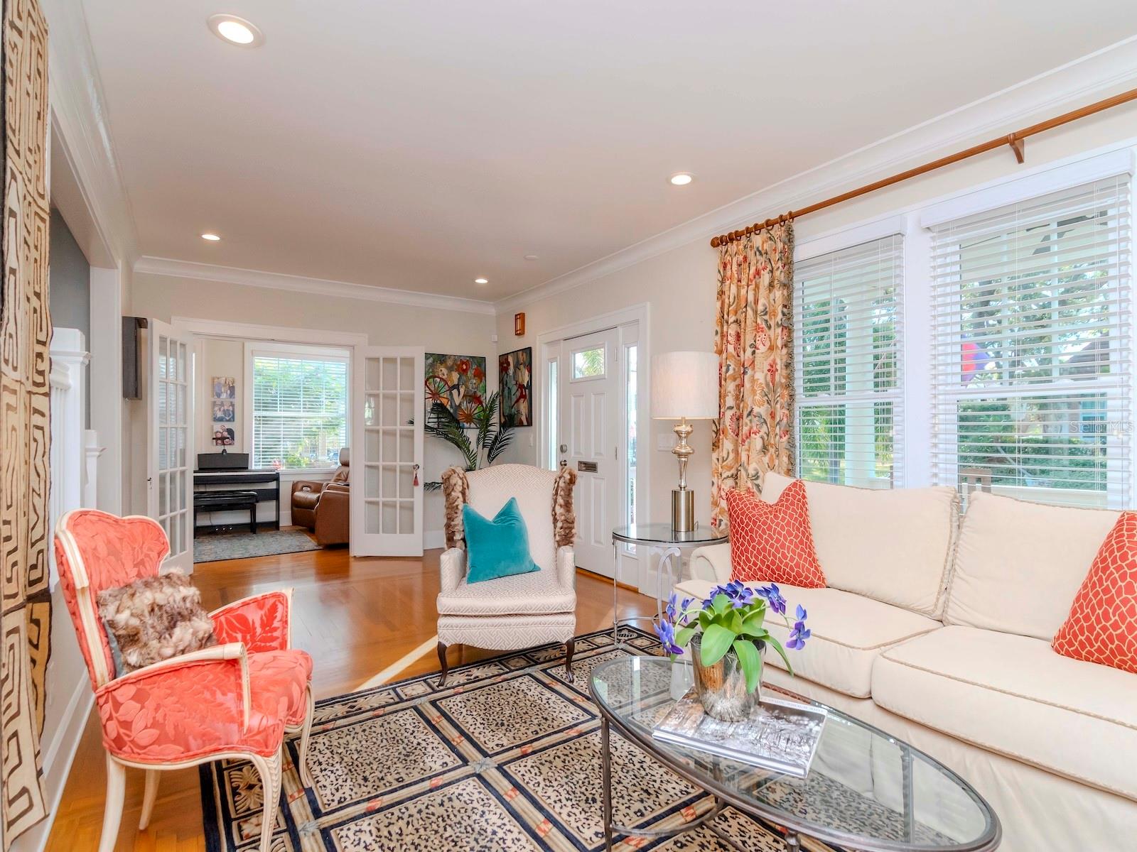 207 28TH AVE N, SAINT PETERSBURG, FL, 33704