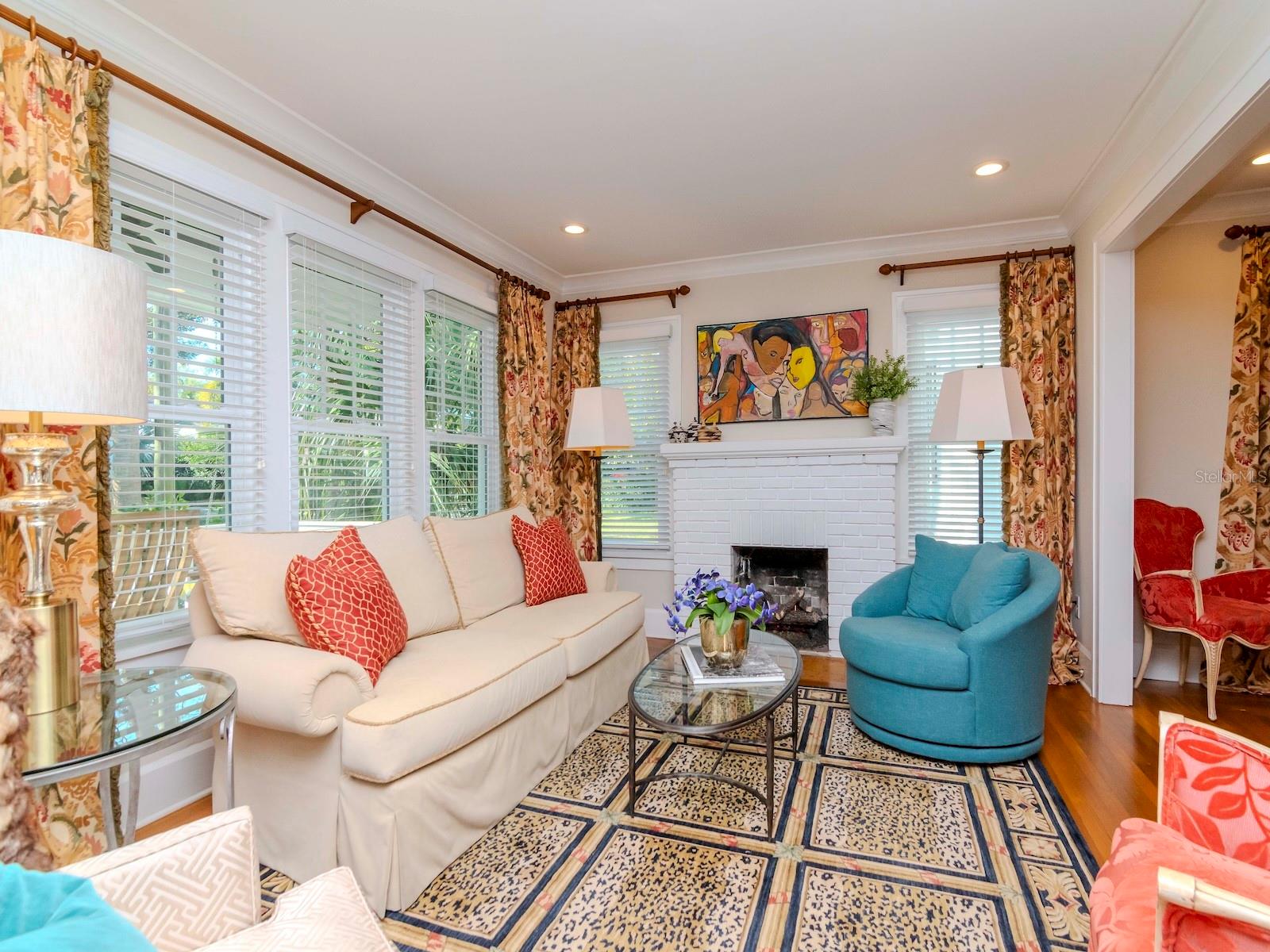 207 28TH AVE N, SAINT PETERSBURG, FL, 33704