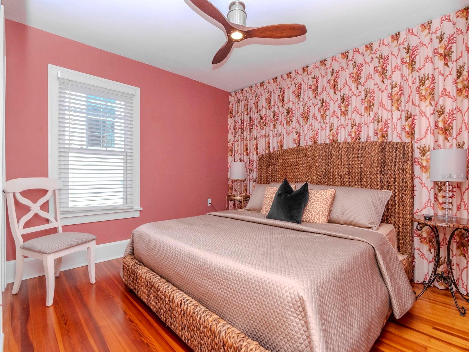 207 28TH AVE N, SAINT PETERSBURG, FL, 33704