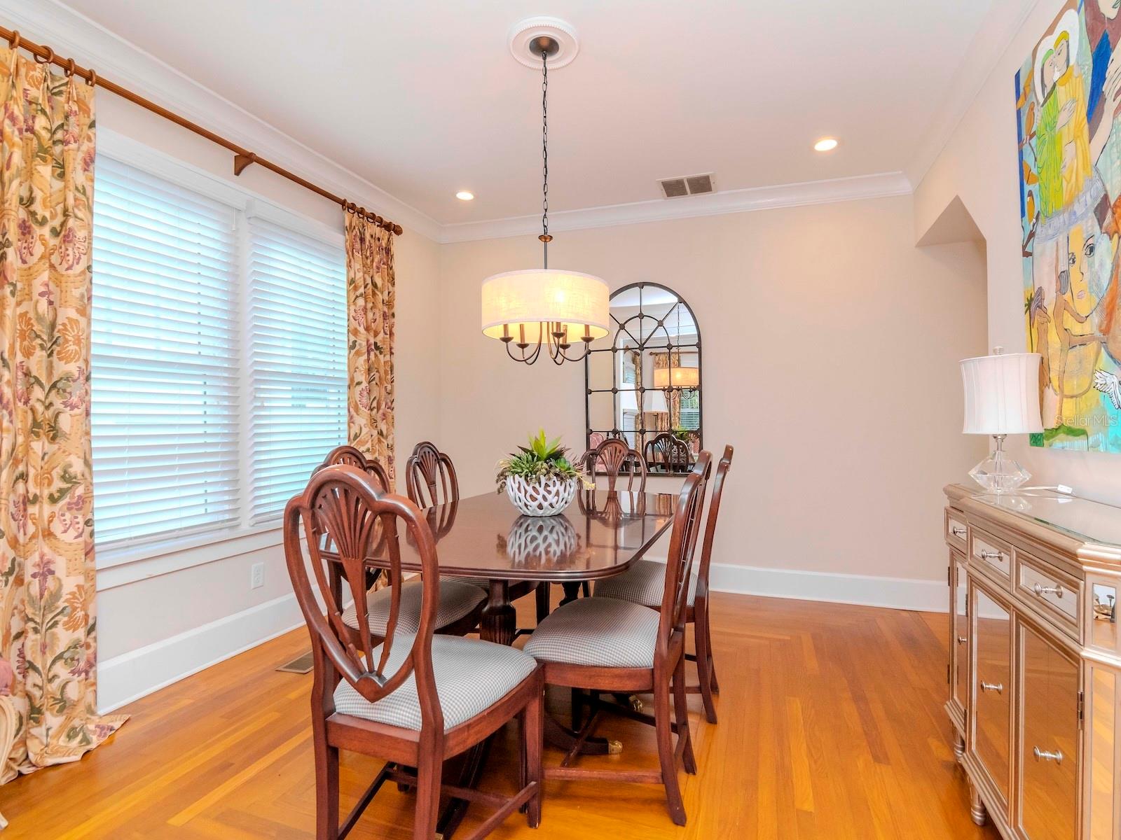 207 28TH AVE N, SAINT PETERSBURG, FL, 33704