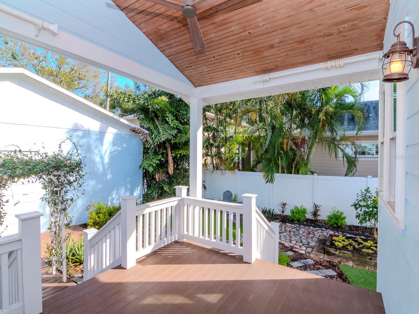 207 28TH AVE N, SAINT PETERSBURG, FL, 33704
