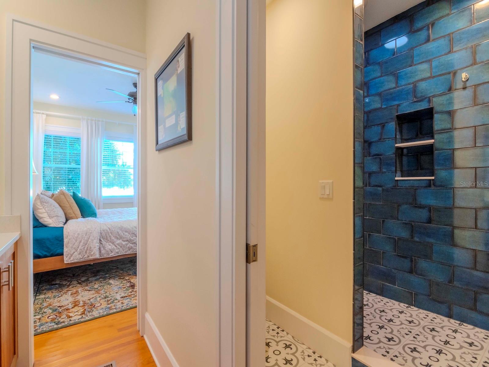 207 28TH AVE N, SAINT PETERSBURG, FL, 33704