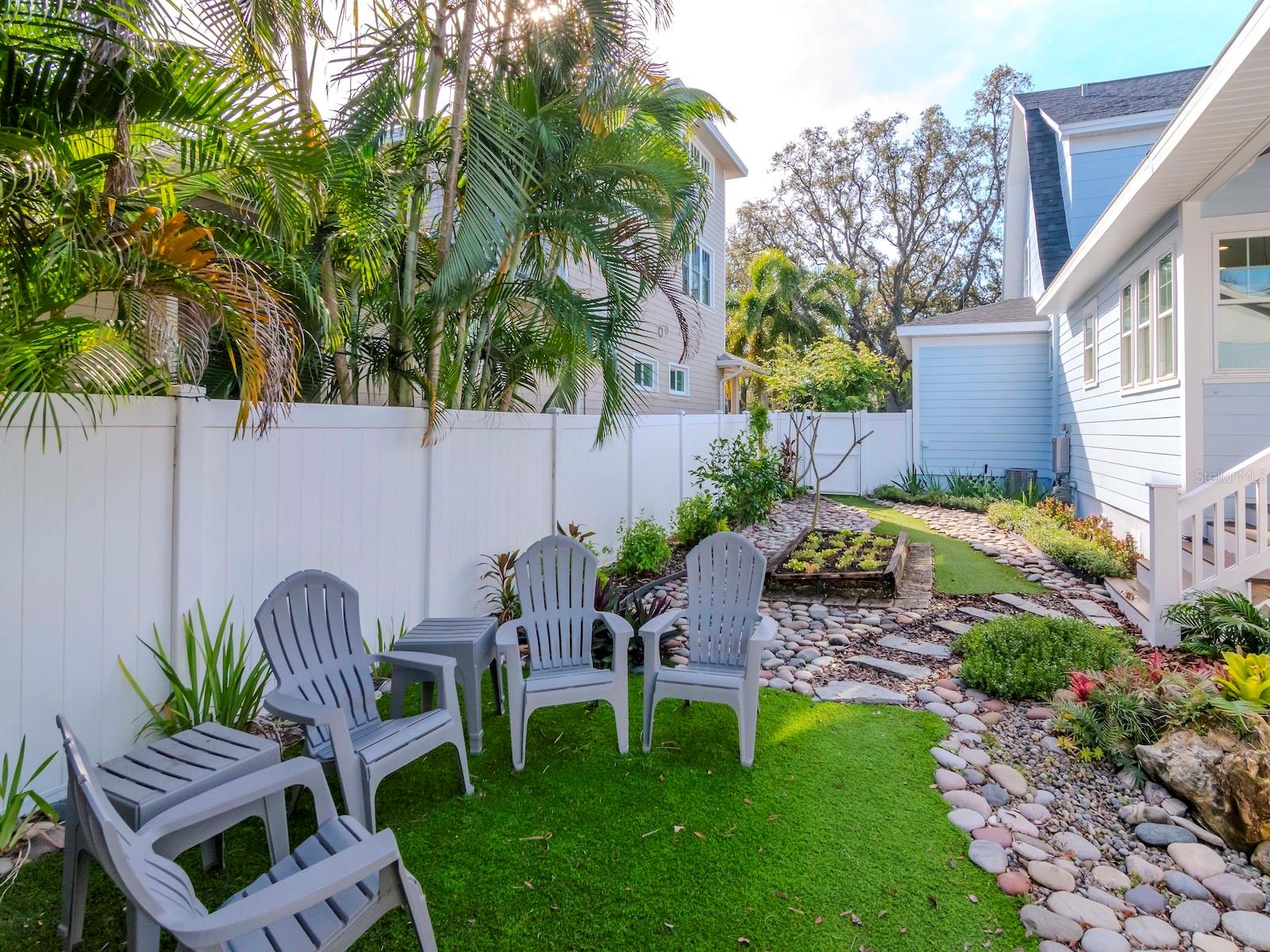 207 28TH AVE N, SAINT PETERSBURG, FL, 33704