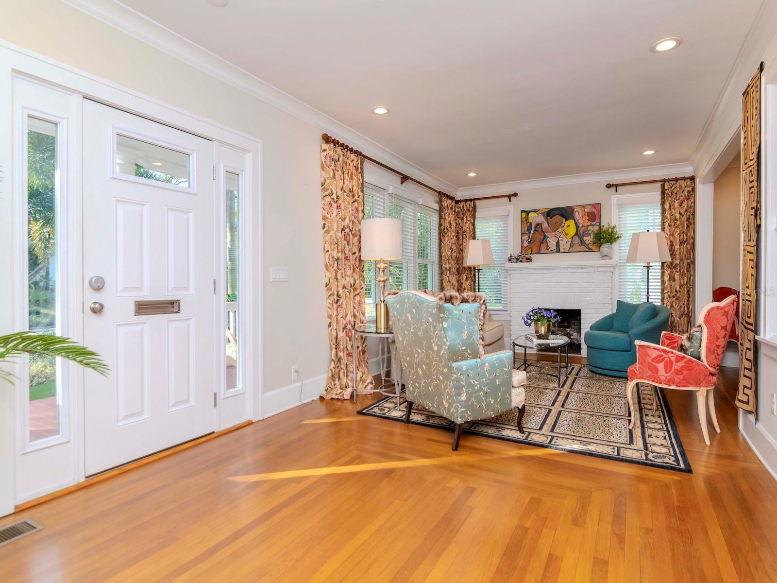 207 28TH AVE N, SAINT PETERSBURG, FL, 33704