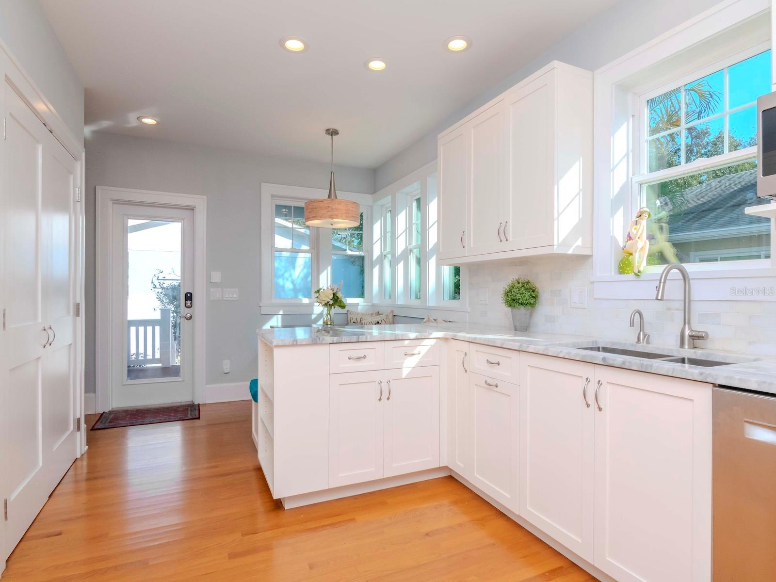 207 28TH AVE N, SAINT PETERSBURG, FL, 33704