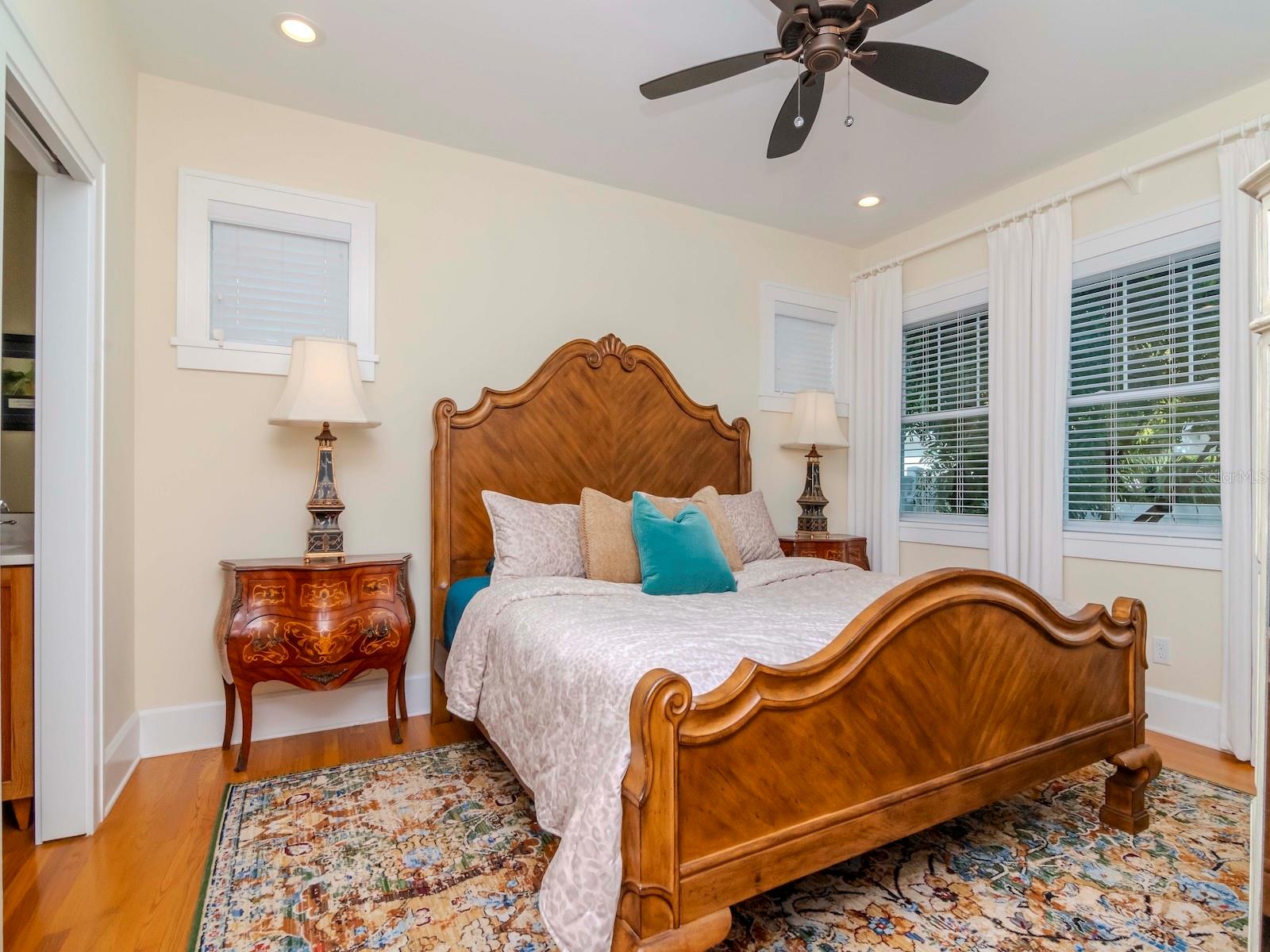 207 28TH AVE N, SAINT PETERSBURG, FL, 33704