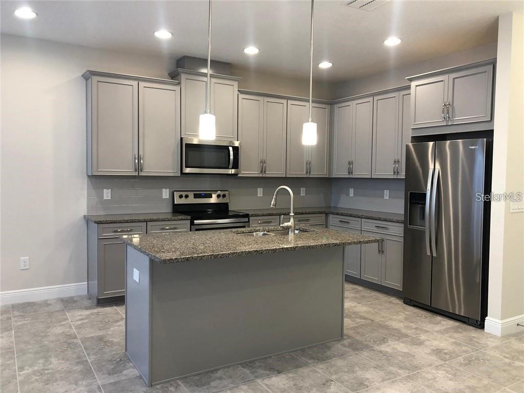 8060 GLENLLOYD AVE, WINTER GARDEN, FL, 34787