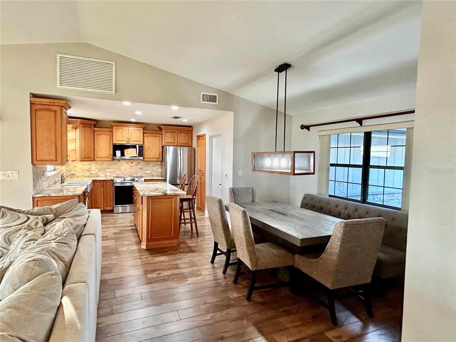 3006 COUNTRY LAKE DR, SEBRING, FL, 33876