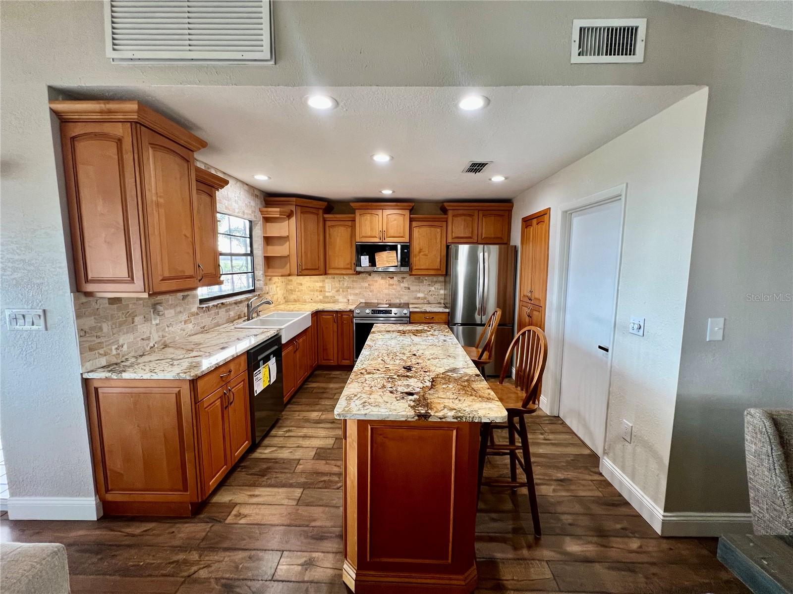 3006 COUNTRY LAKE DR, SEBRING, FL, 33876