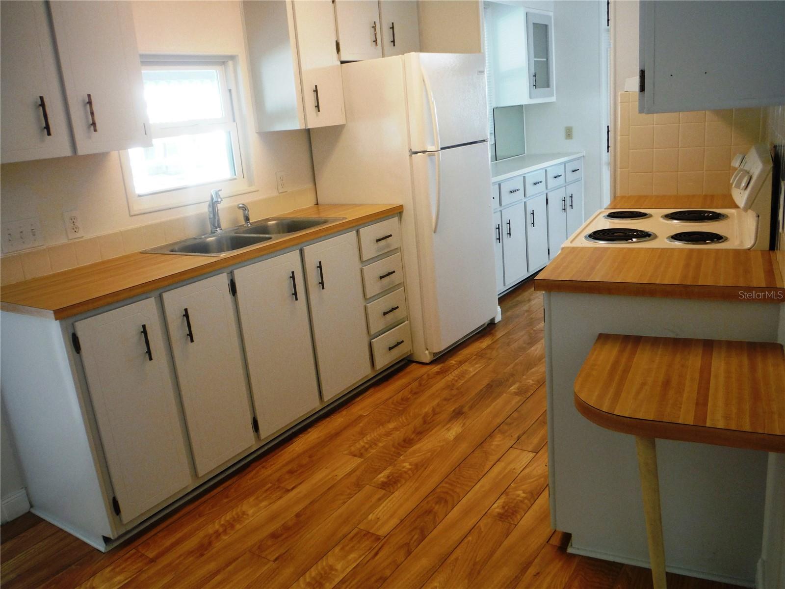 90 CHESTNUT DR #11, SAFETY HARBOR, FL, 34695