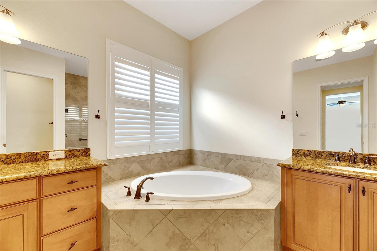 1533 EMERALD DUNES DR, SUN CITY CENTER, FL, 33573