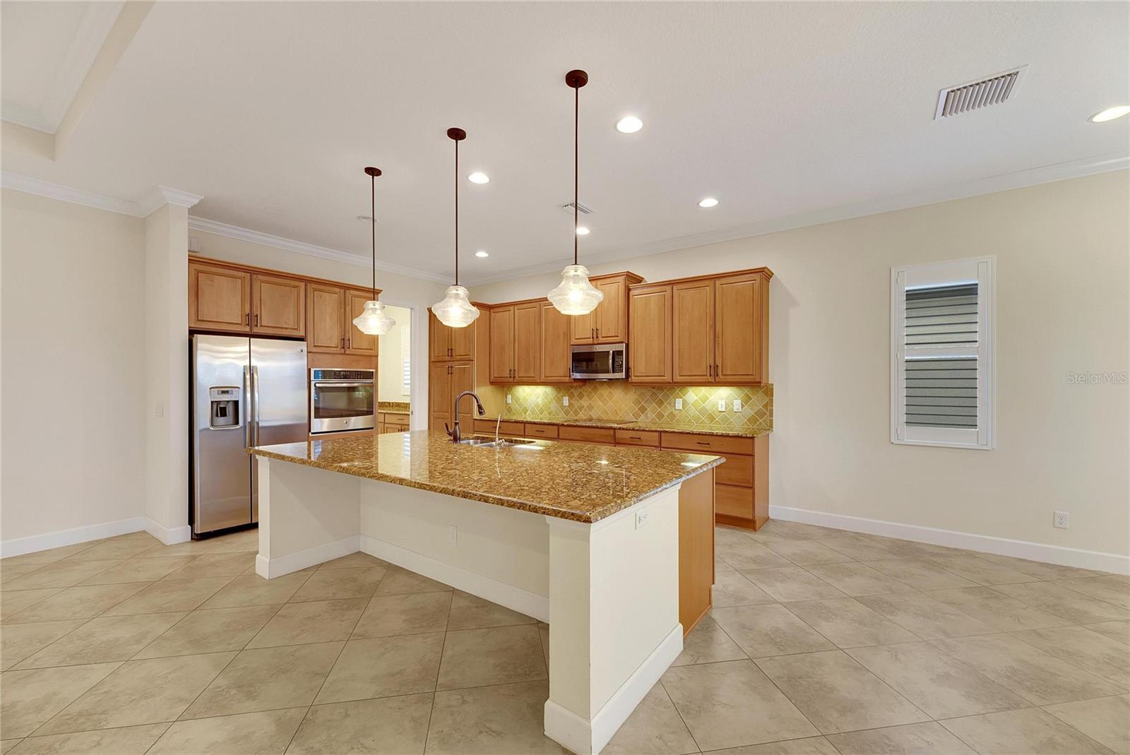 1533 EMERALD DUNES DR, SUN CITY CENTER, FL, 33573