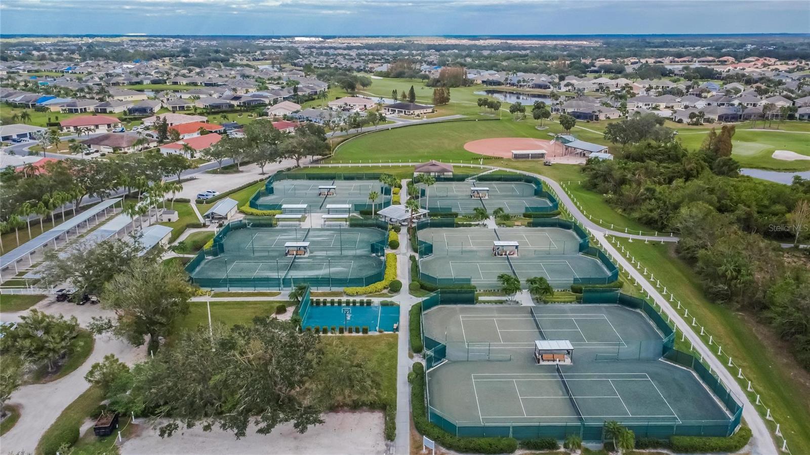 1533 EMERALD DUNES DR, SUN CITY CENTER, FL, 33573