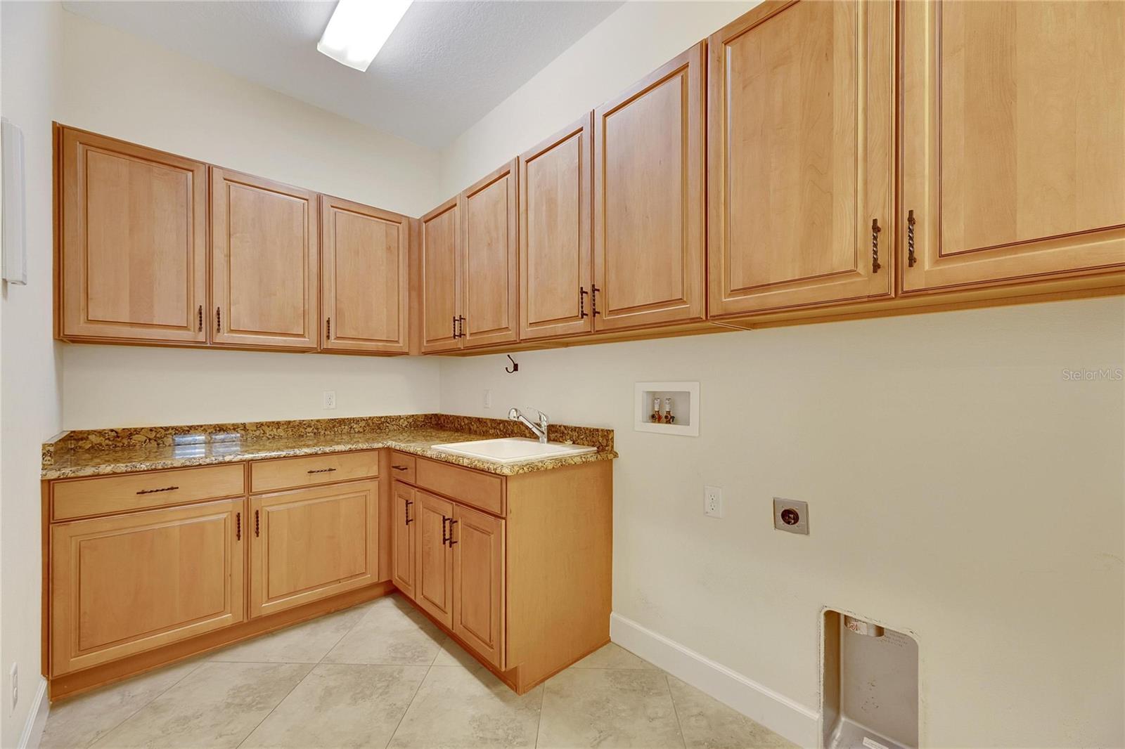 1533 EMERALD DUNES DR, SUN CITY CENTER, FL, 33573