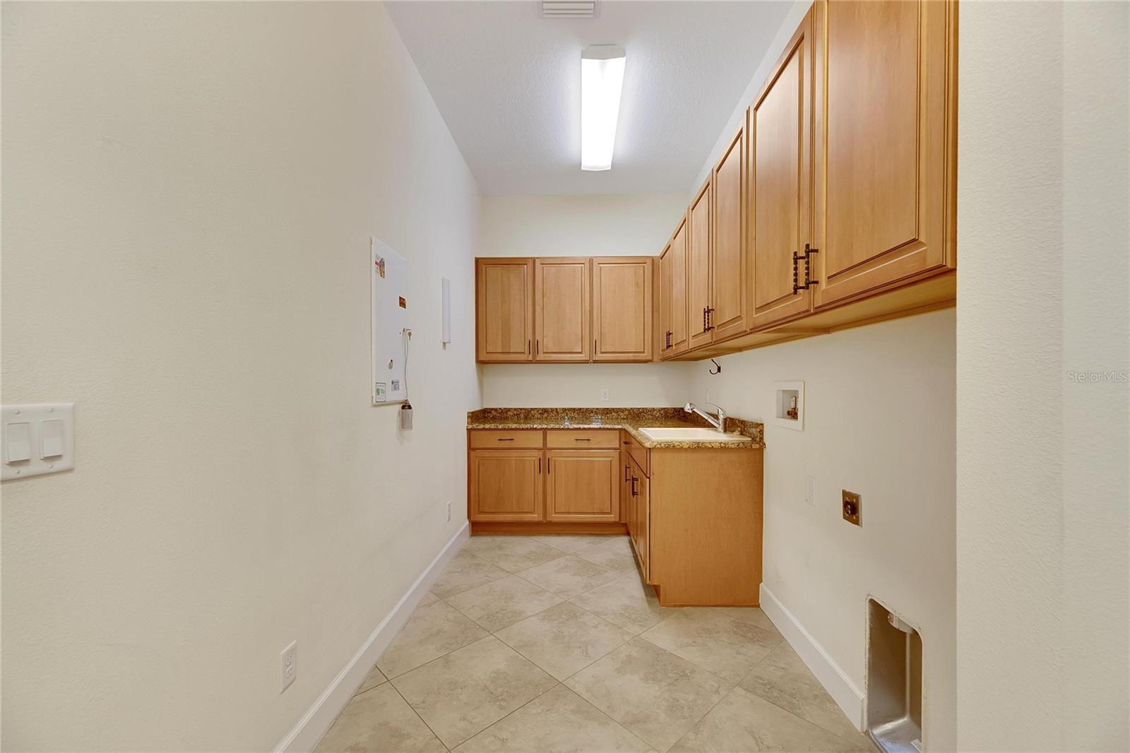 1533 EMERALD DUNES DR, SUN CITY CENTER, FL, 33573