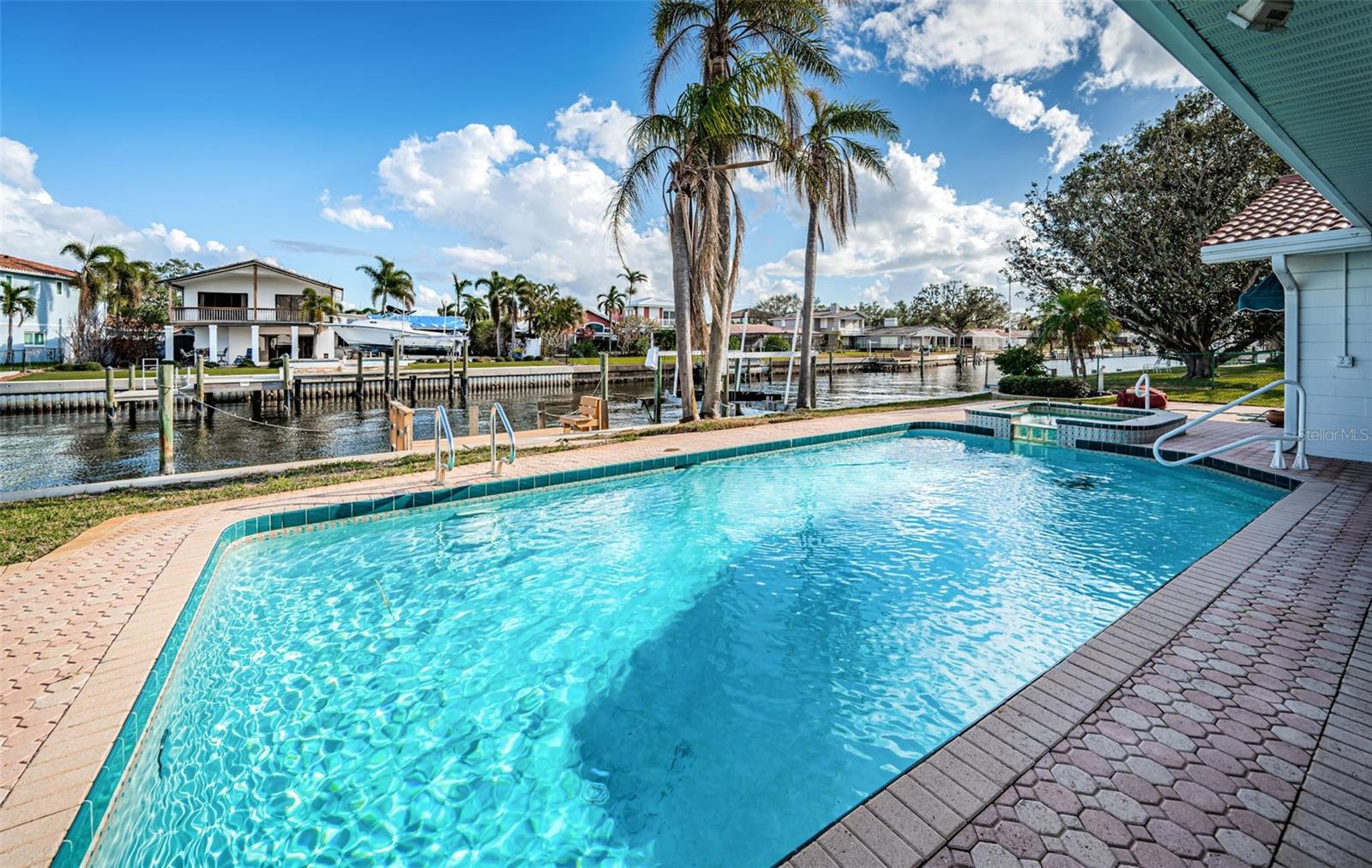 2084 IOWA AVE NE, ST PETERSBURG, FL, 33703