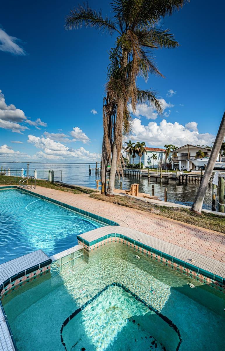 2084 IOWA AVE NE, ST PETERSBURG, FL, 33703