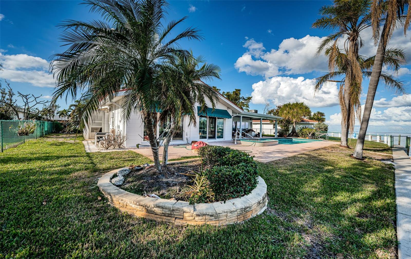 2084 IOWA AVE NE, ST PETERSBURG, FL, 33703