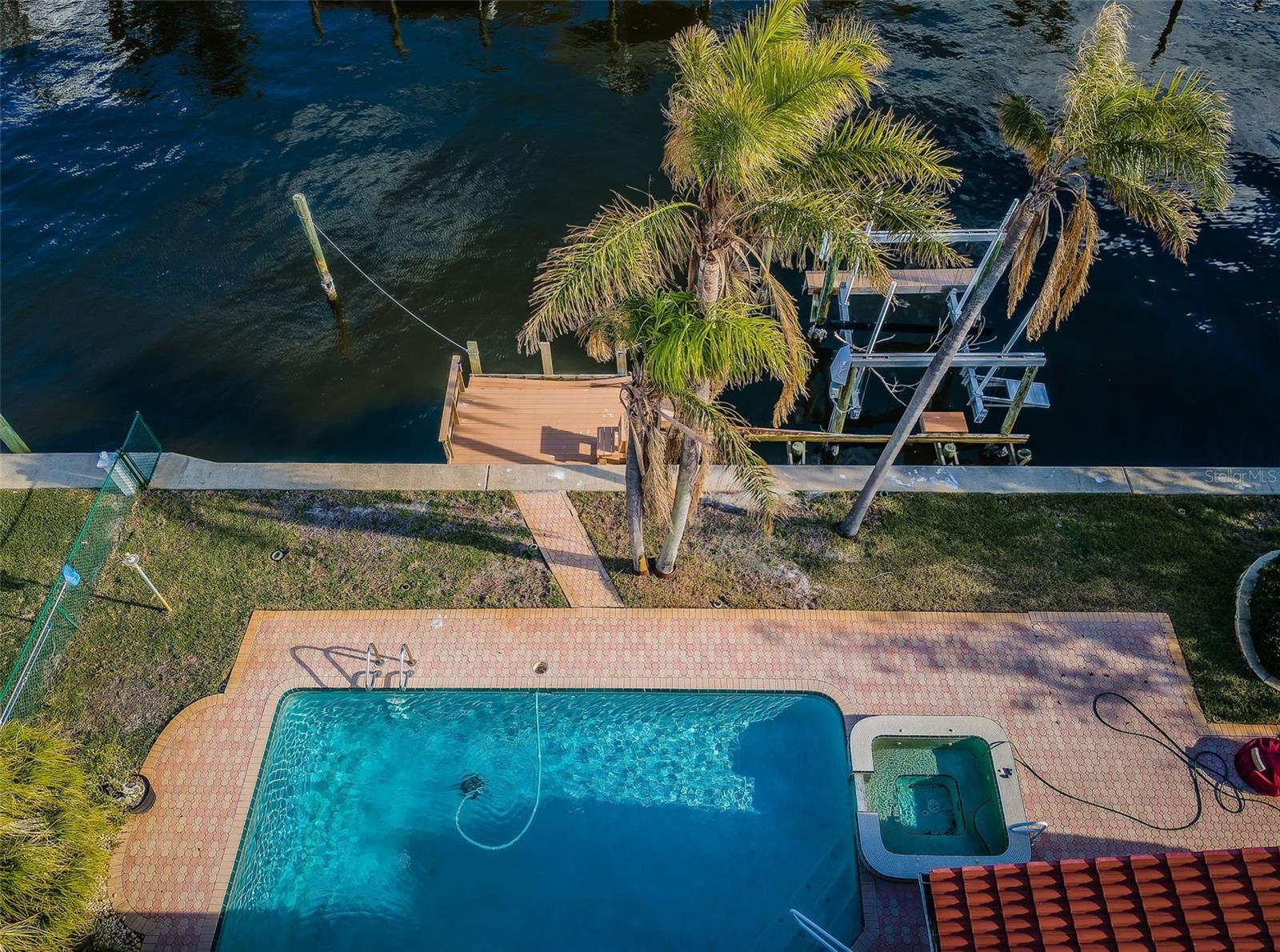 2084 IOWA AVE NE, ST PETERSBURG, FL, 33703