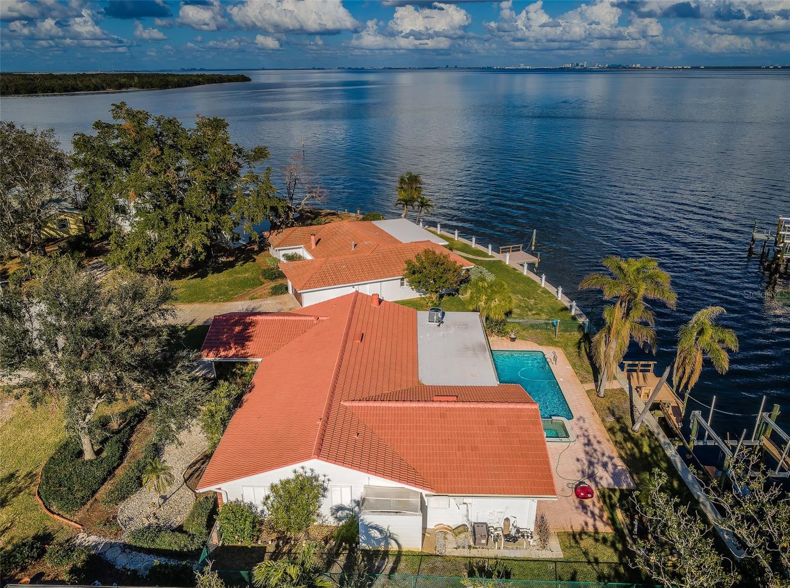 2084 IOWA AVE NE, ST PETERSBURG, FL, 33703
