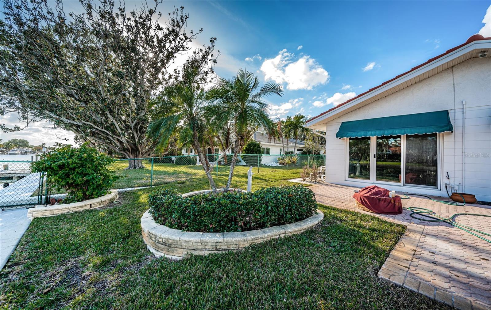 2084 IOWA AVE NE, ST PETERSBURG, FL, 33703