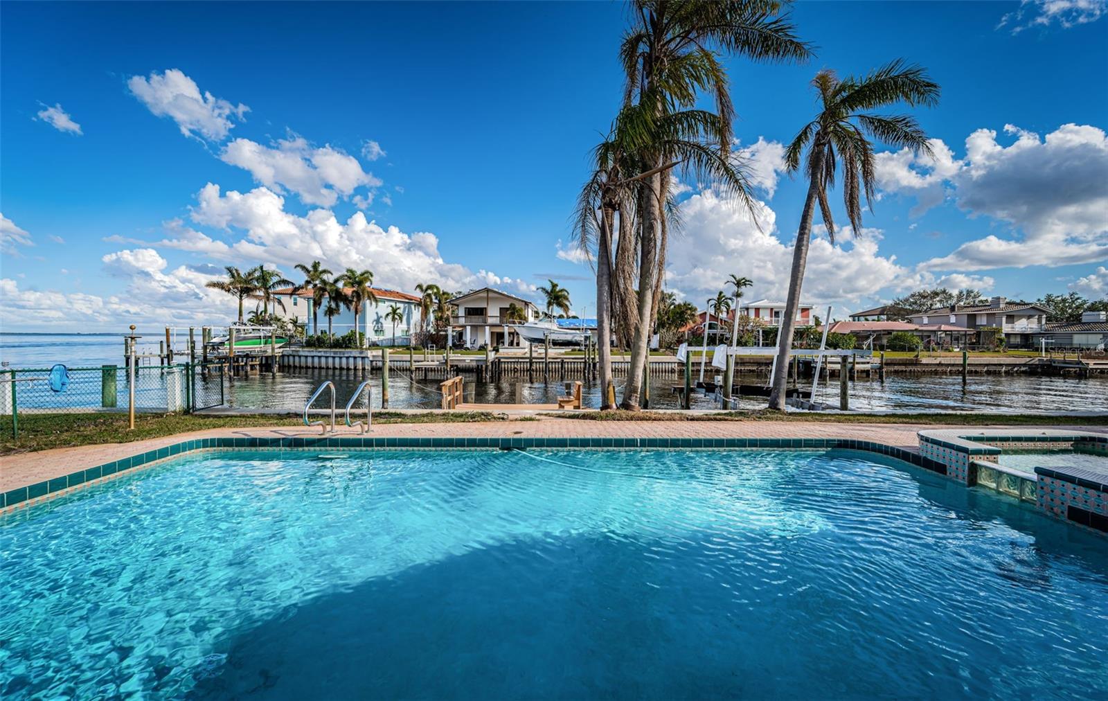 2084 IOWA AVE NE, ST PETERSBURG, FL, 33703