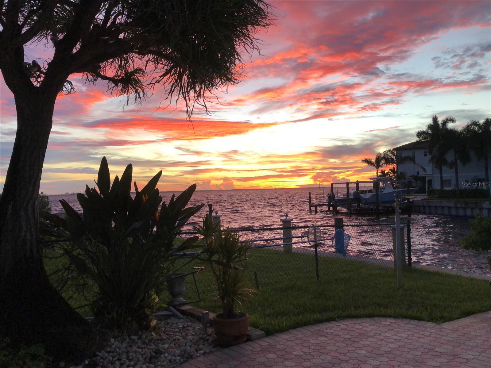2084 IOWA AVE NE, ST PETERSBURG, FL, 33703