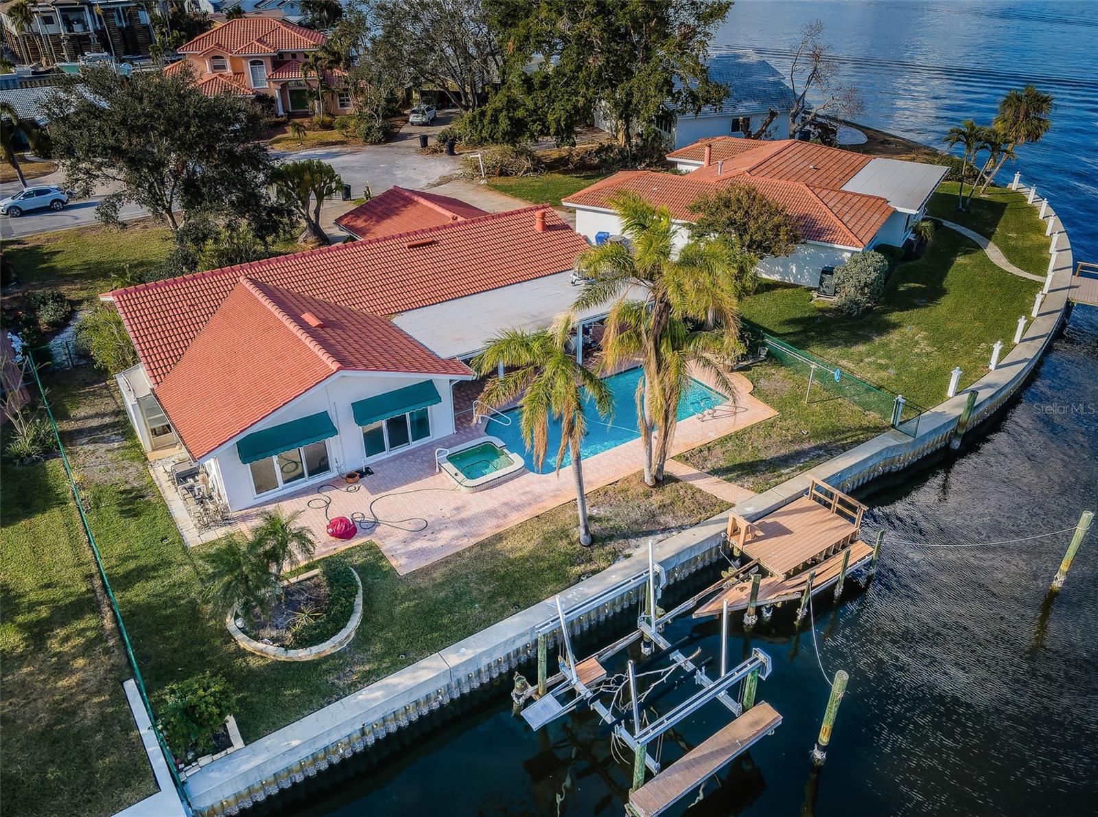 2084 IOWA AVE NE, ST PETERSBURG, FL, 33703