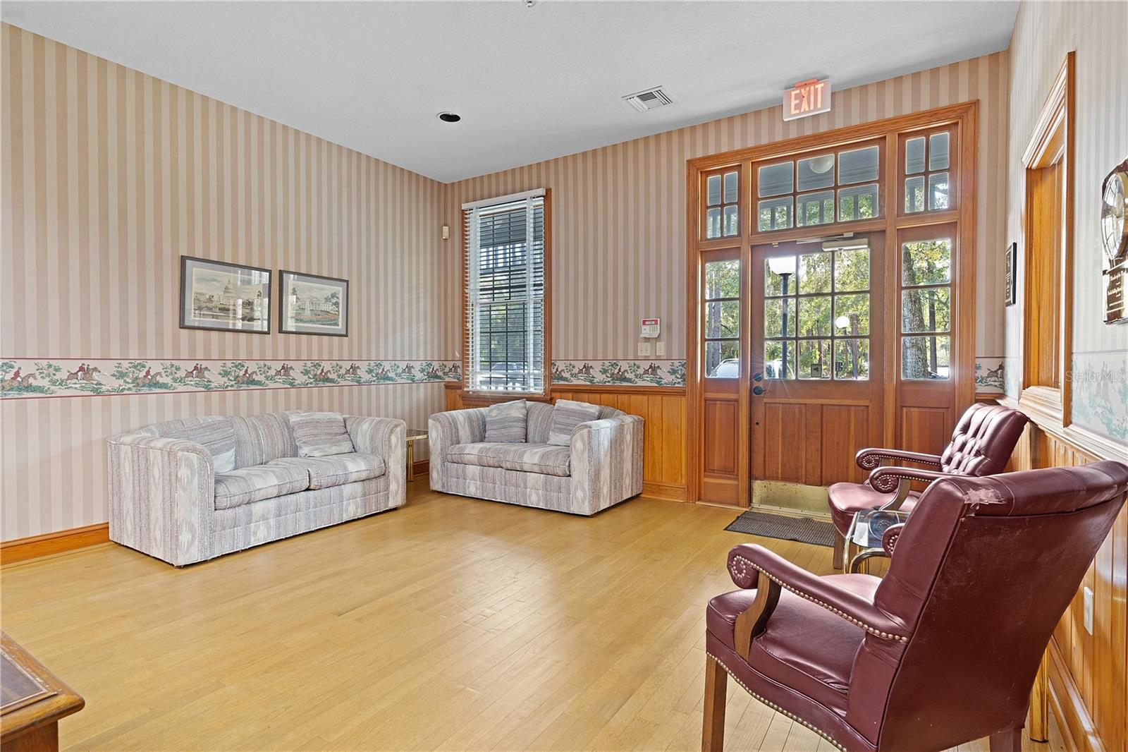 1303 LIMIT AVE, MOUNT DORA, FL, 32757