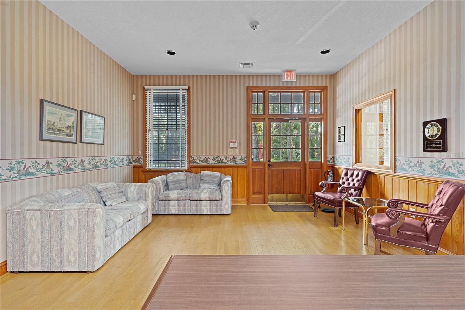1303 LIMIT AVE, MOUNT DORA, FL, 32757