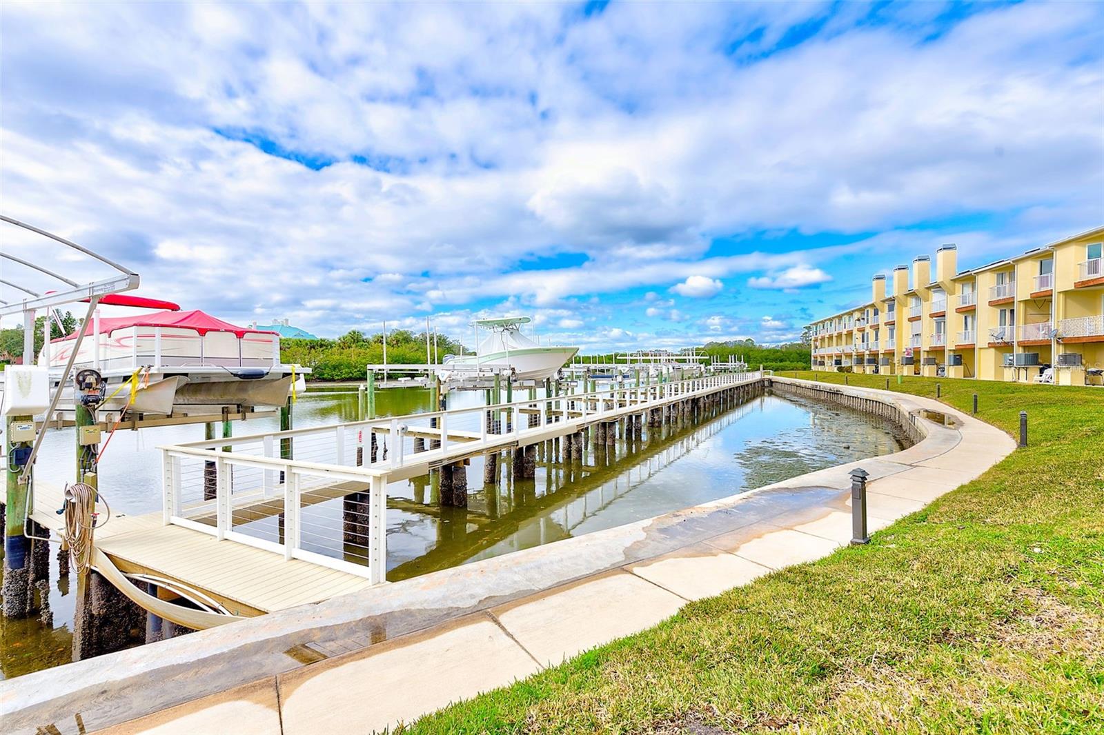 150 BRENT CIR, OLDSMAR, FL, 34677