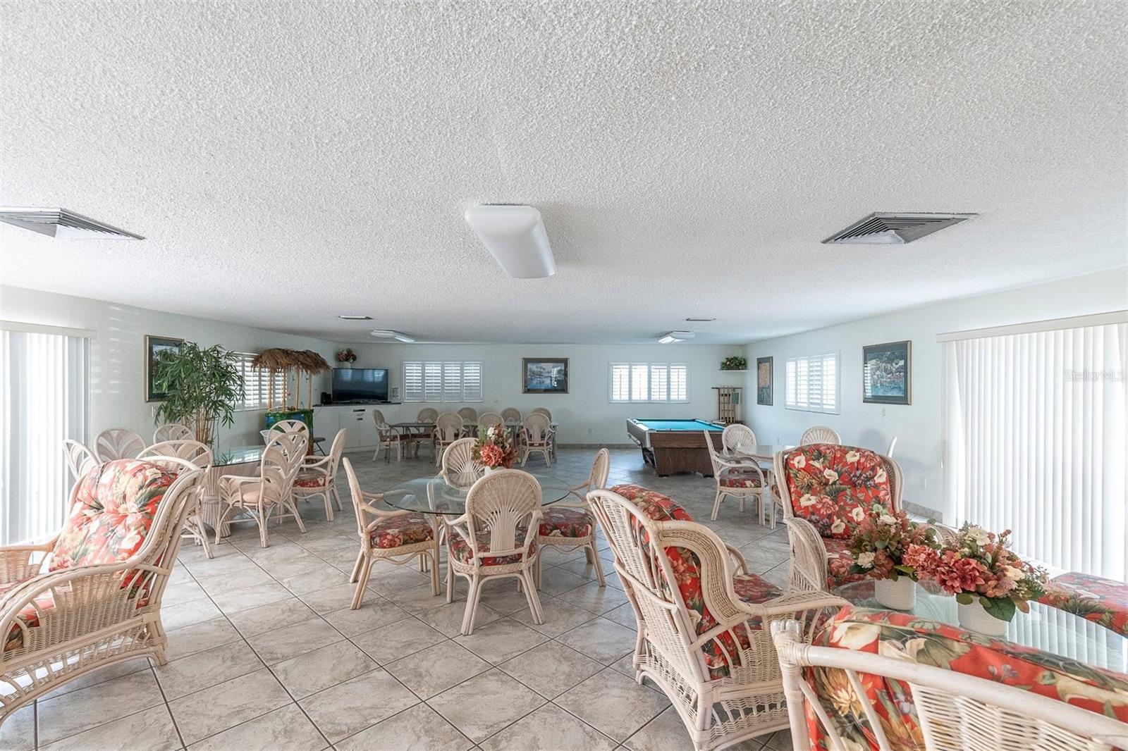 155 BLUFF VIEW DR #103, BELLEAIR BLUFFS, FL, 33770