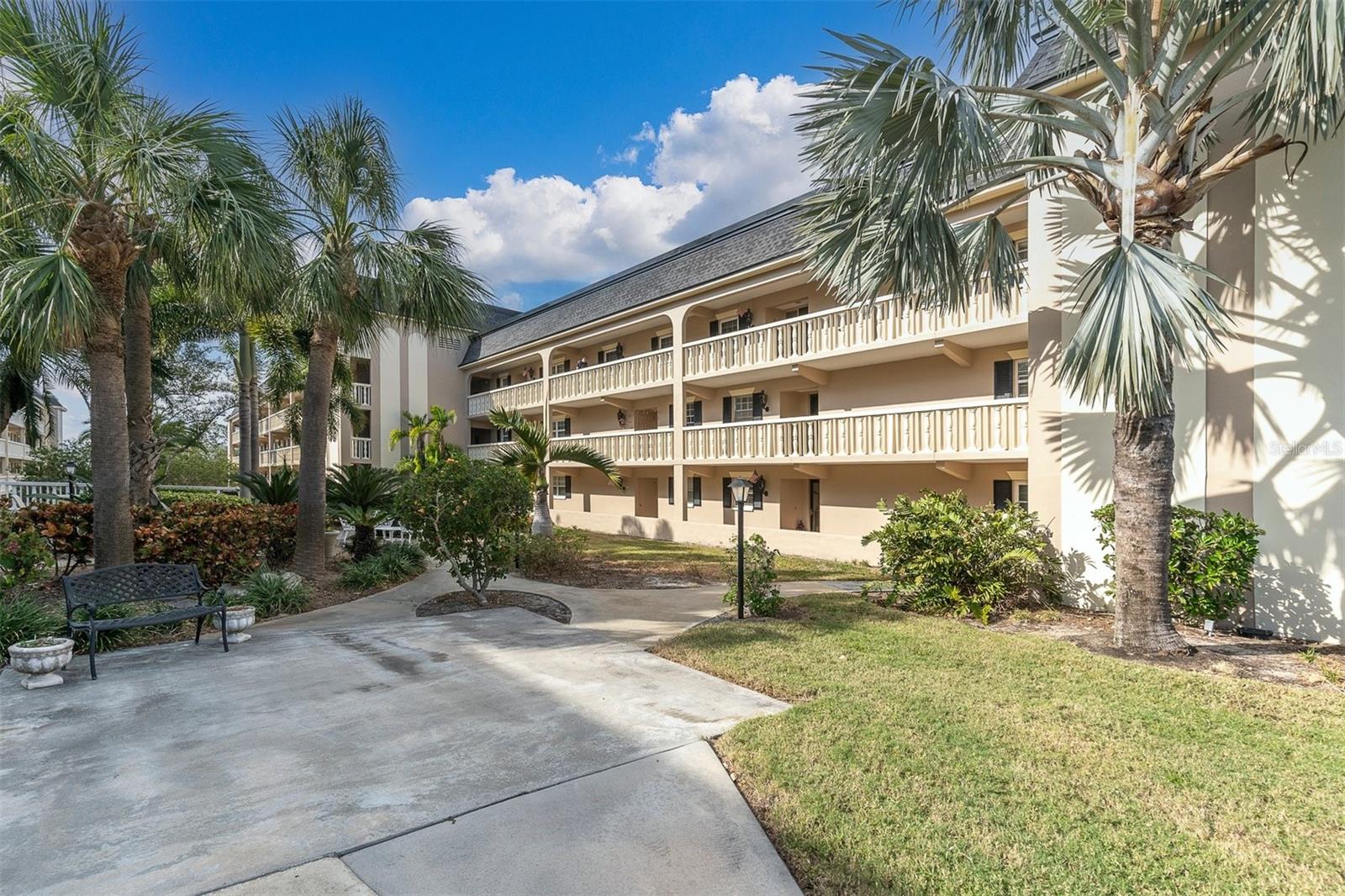 155 BLUFF VIEW DR #103, BELLEAIR BLUFFS, FL, 33770