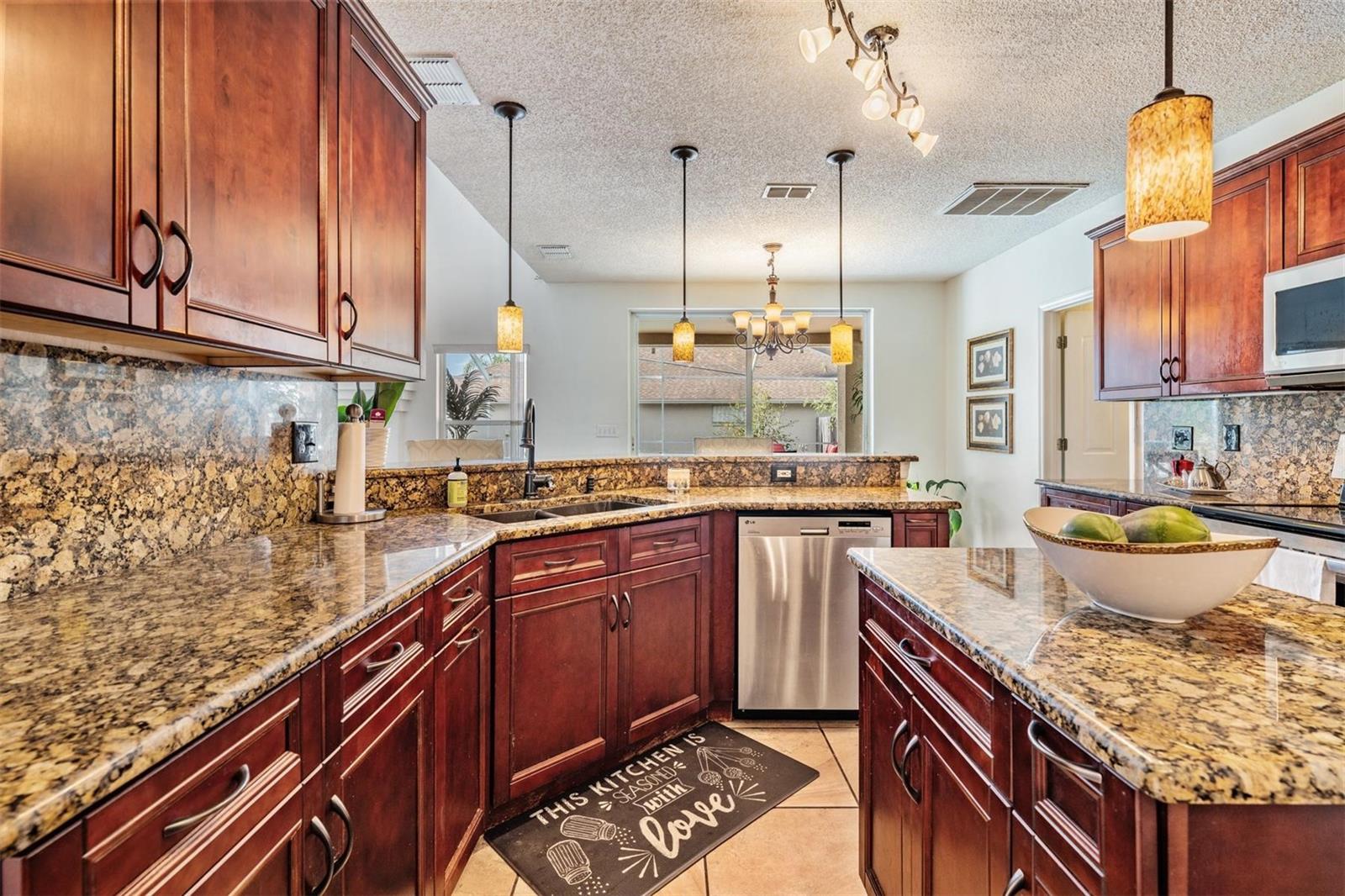10037 OASIS PALM DR, TAMPA, FL, 33615