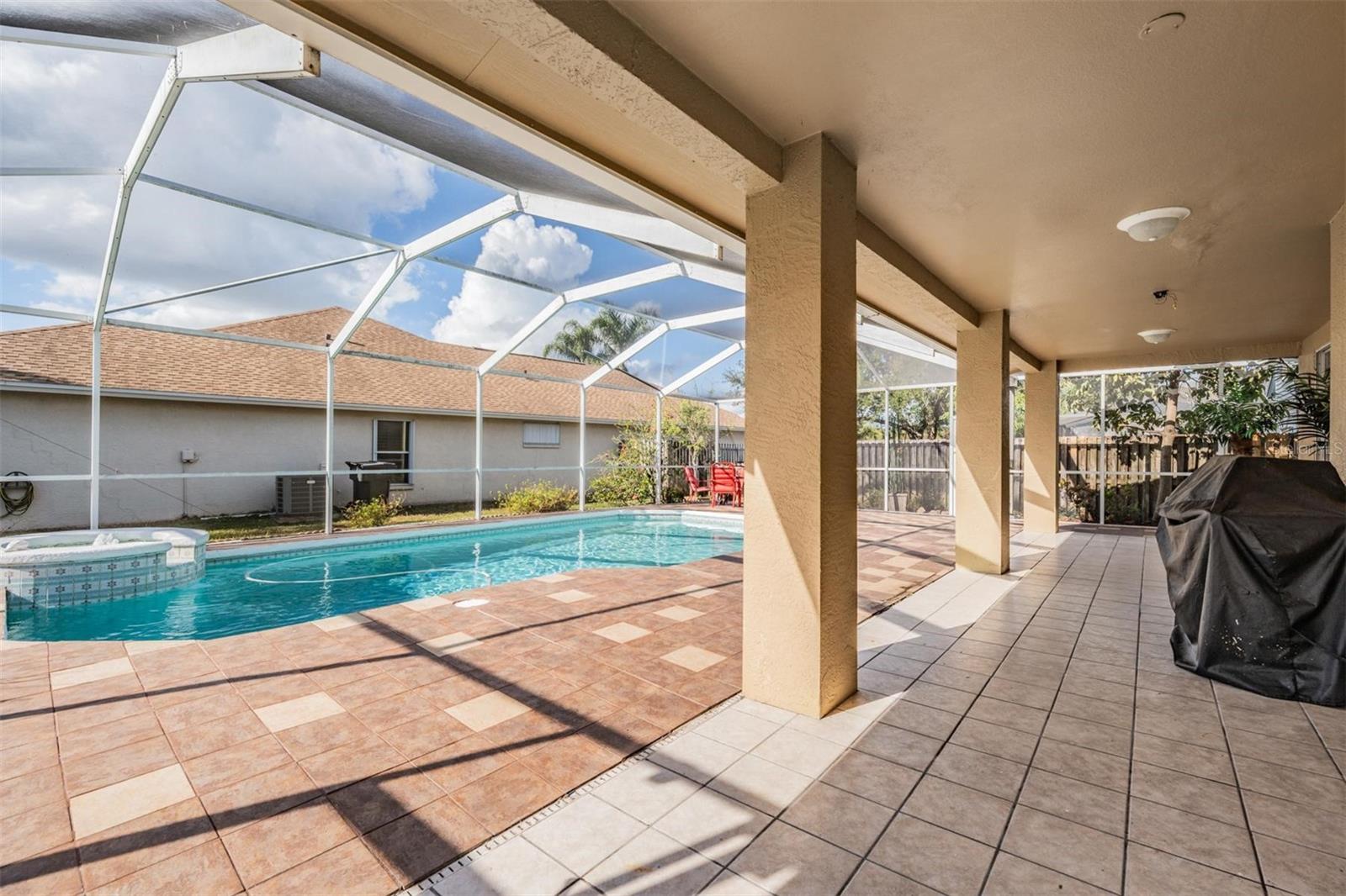 10037 OASIS PALM DR, TAMPA, FL, 33615