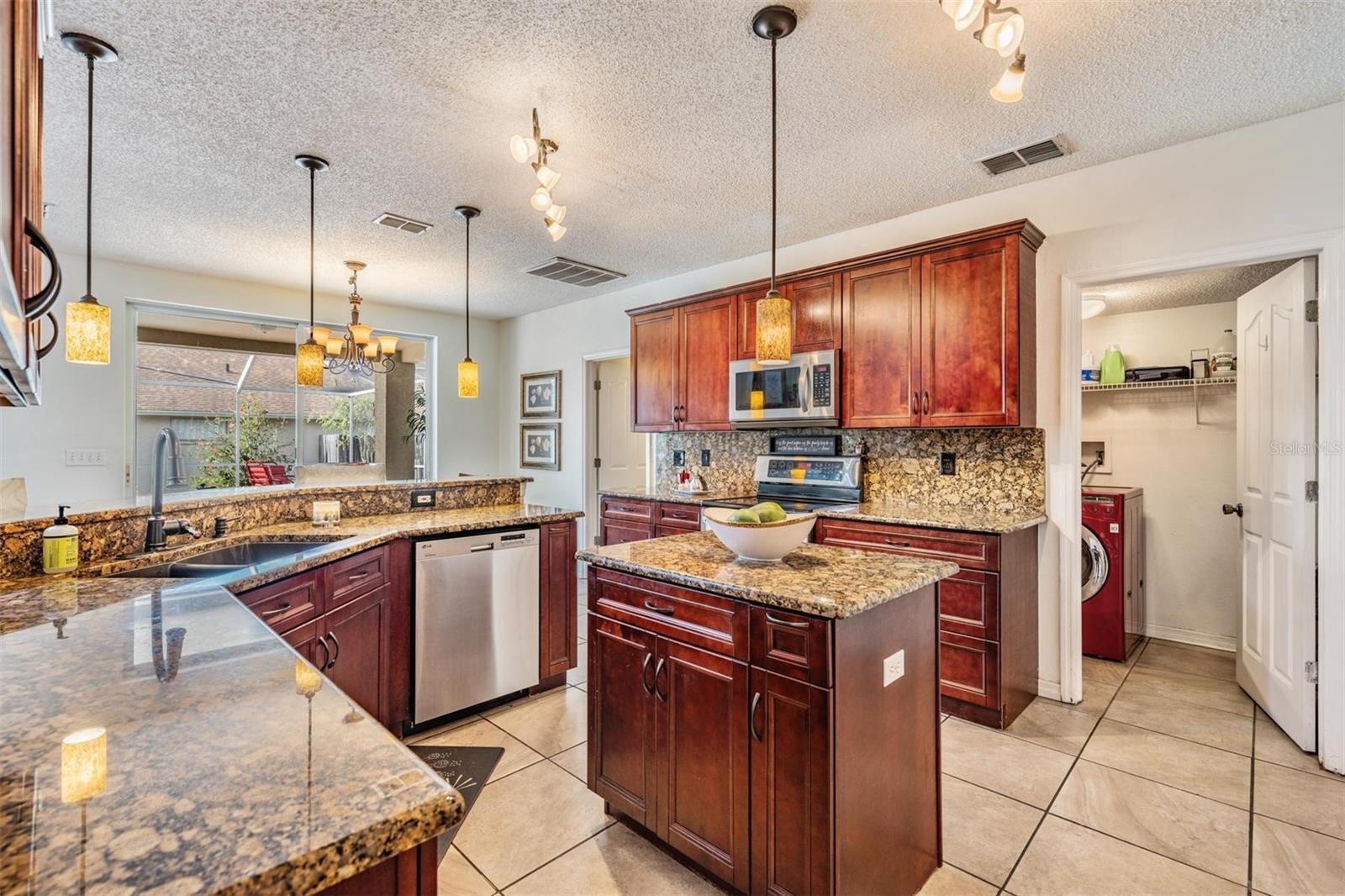 10037 OASIS PALM DR, TAMPA, FL, 33615
