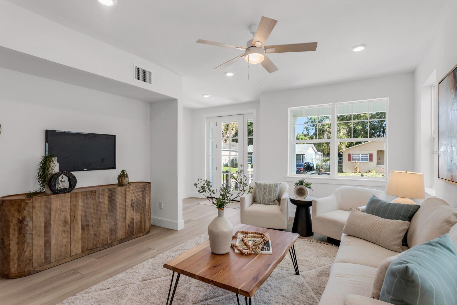 1910 N TAMPANIA AVE, TAMPA, FL, 33607
