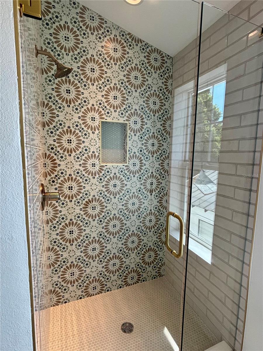 1910 N TAMPANIA AVE, TAMPA, FL, 33607