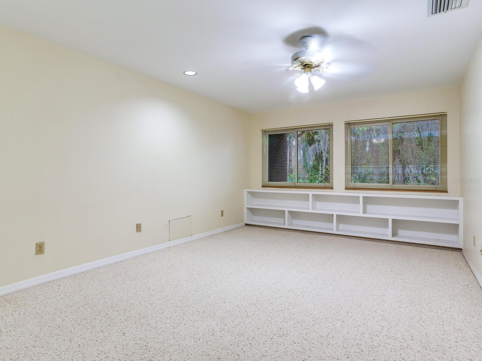 TB8331369 Property Photo