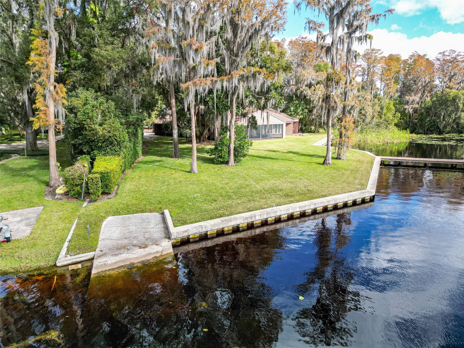 TB8331369 Property Photo