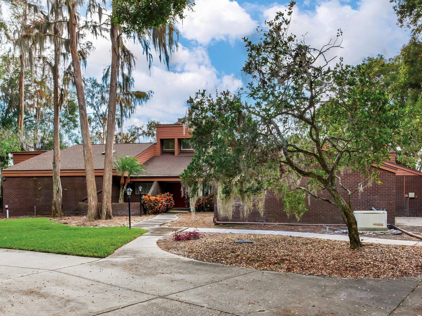 TB8331369 Property Photo