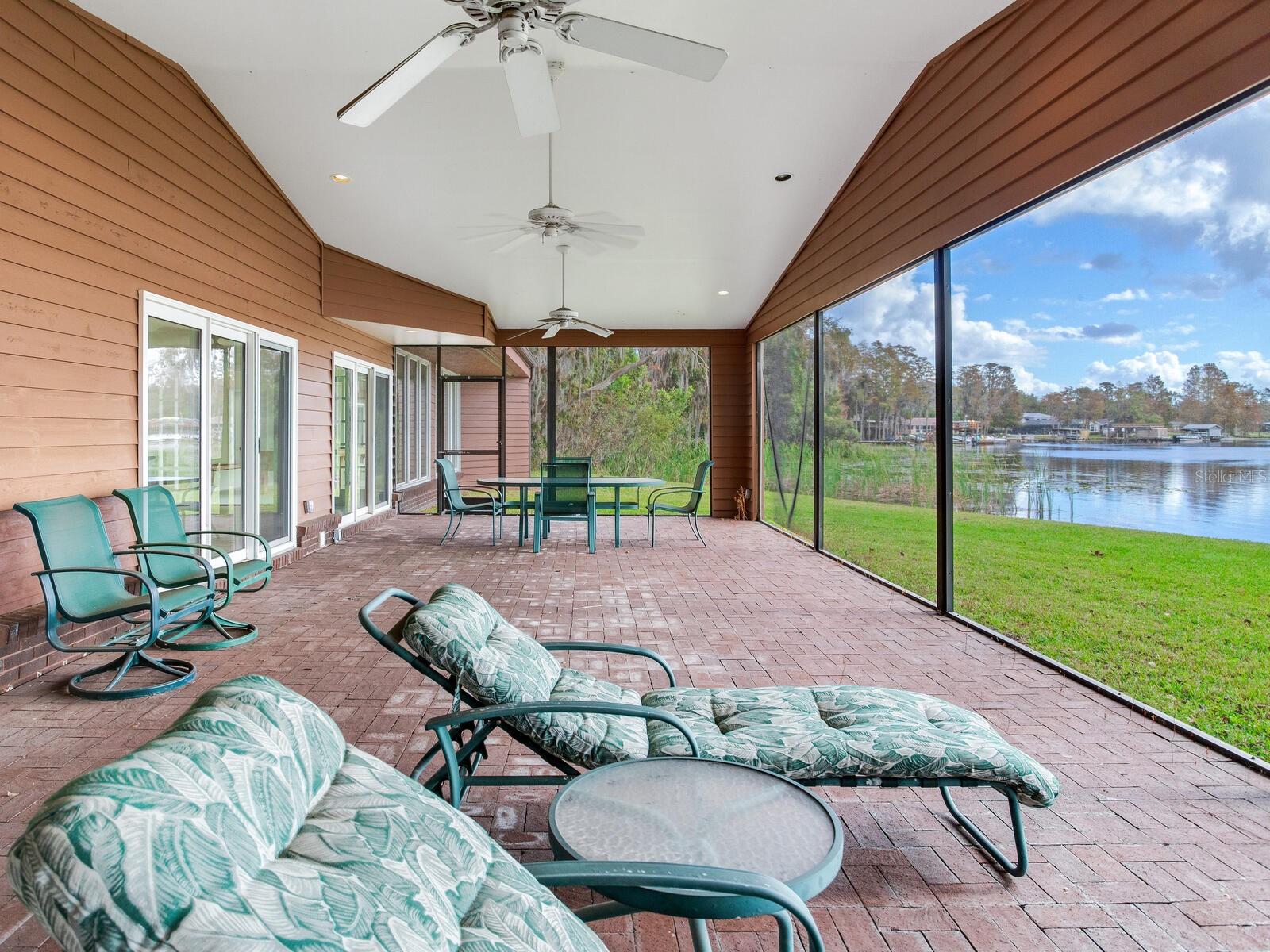 TB8331369 Property Photo