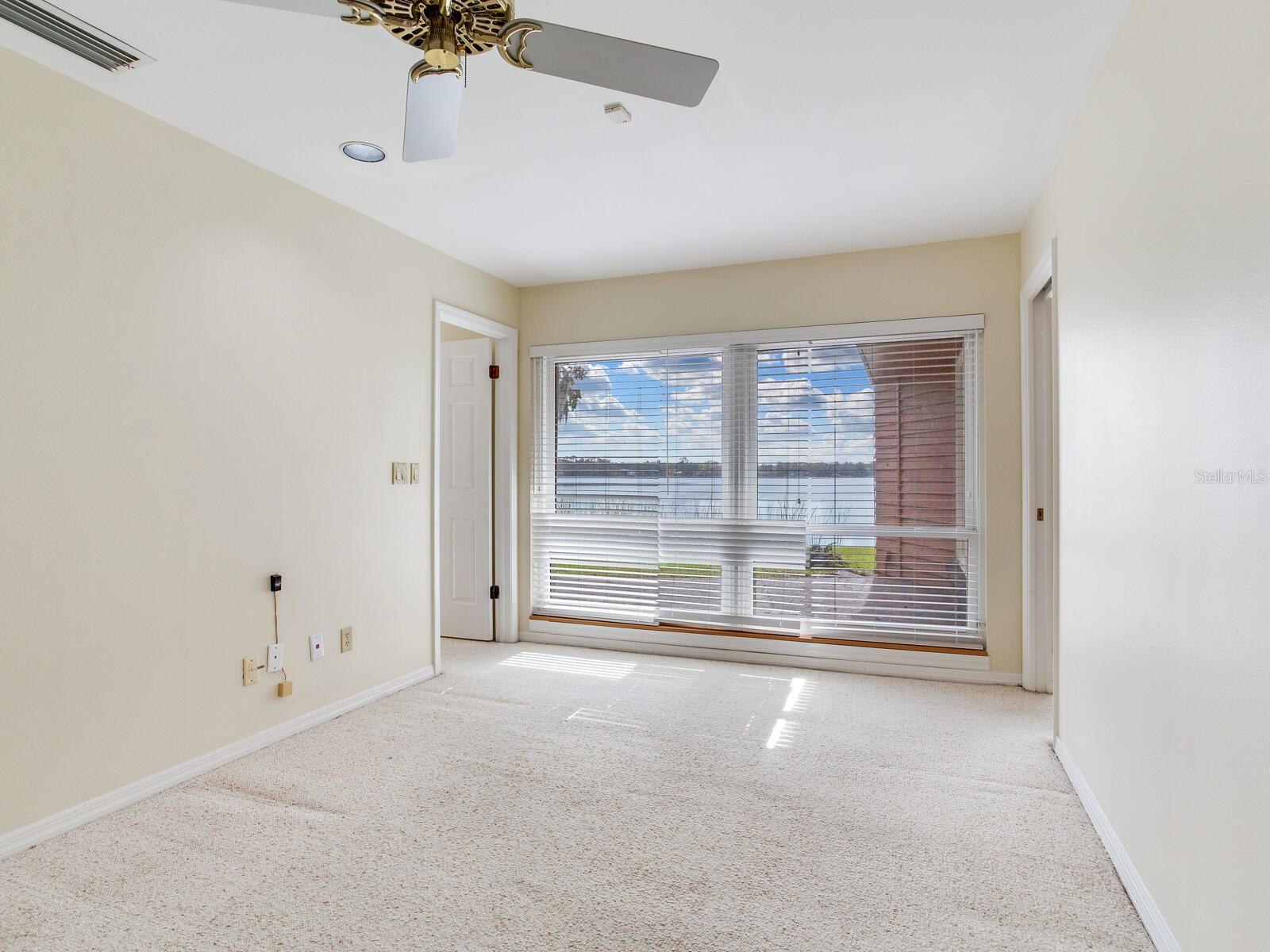 TB8331369 Property Photo