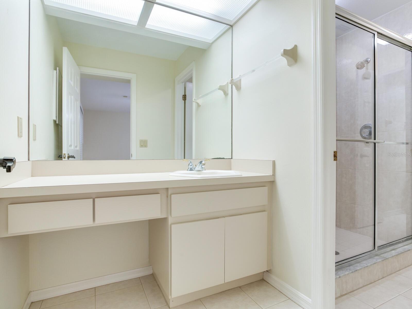 TB8331369 Property Photo