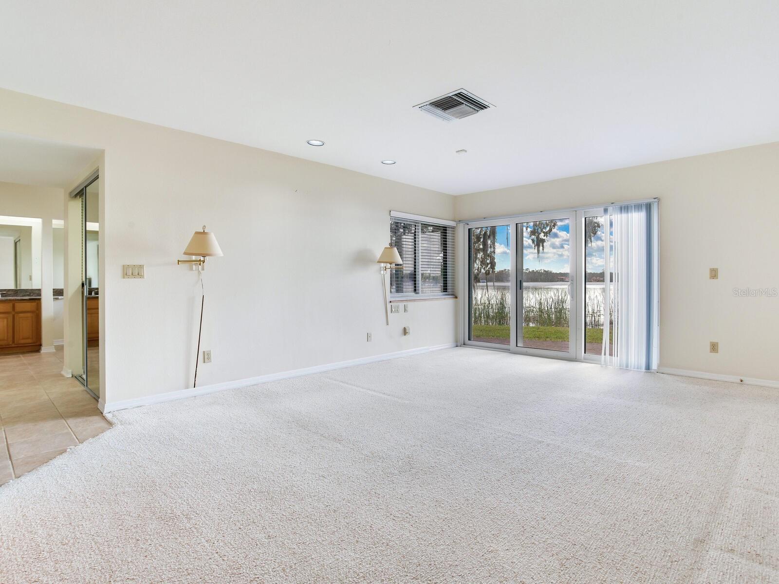 TB8331369 Property Photo