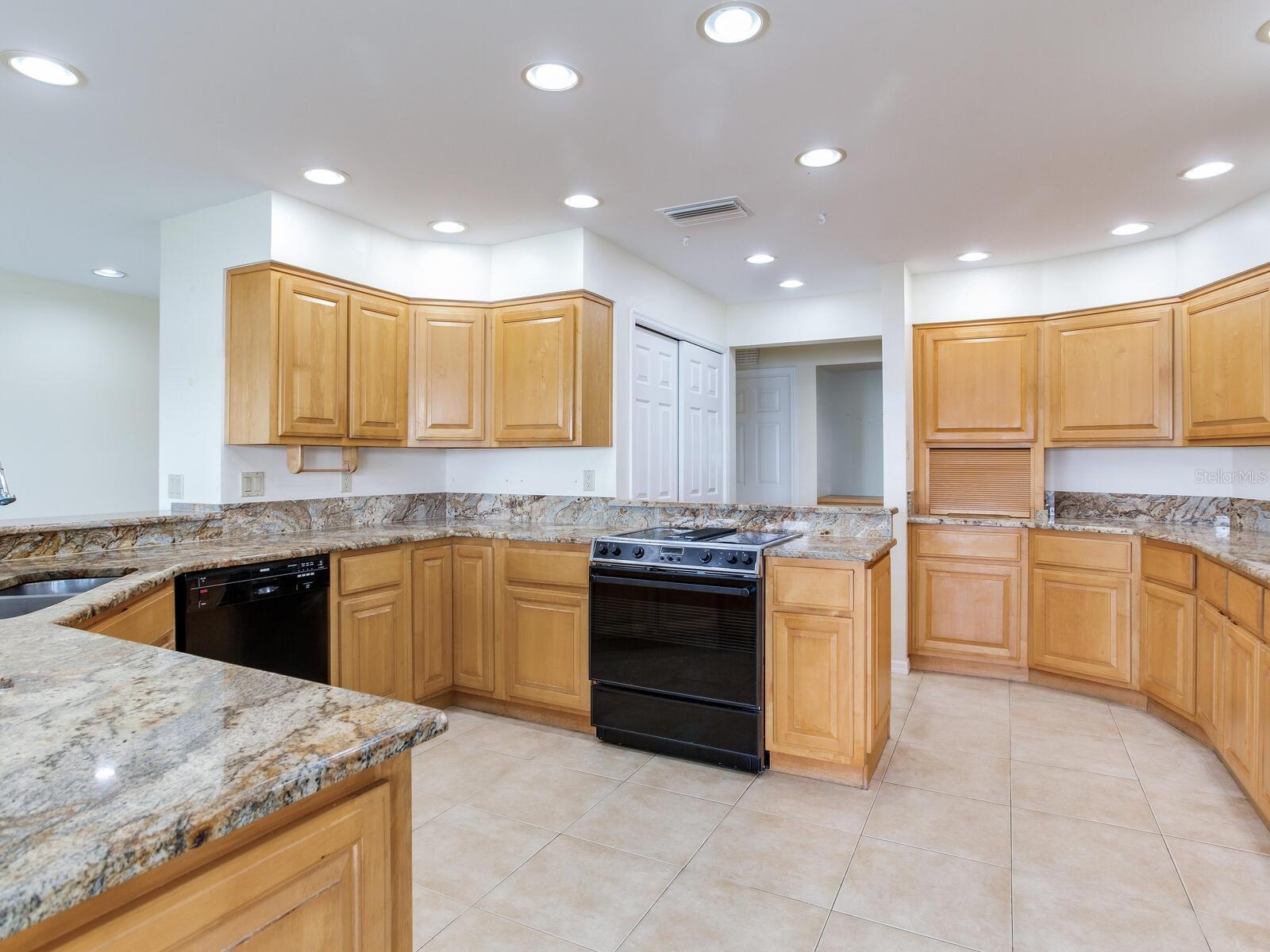 TB8331369 Property Photo