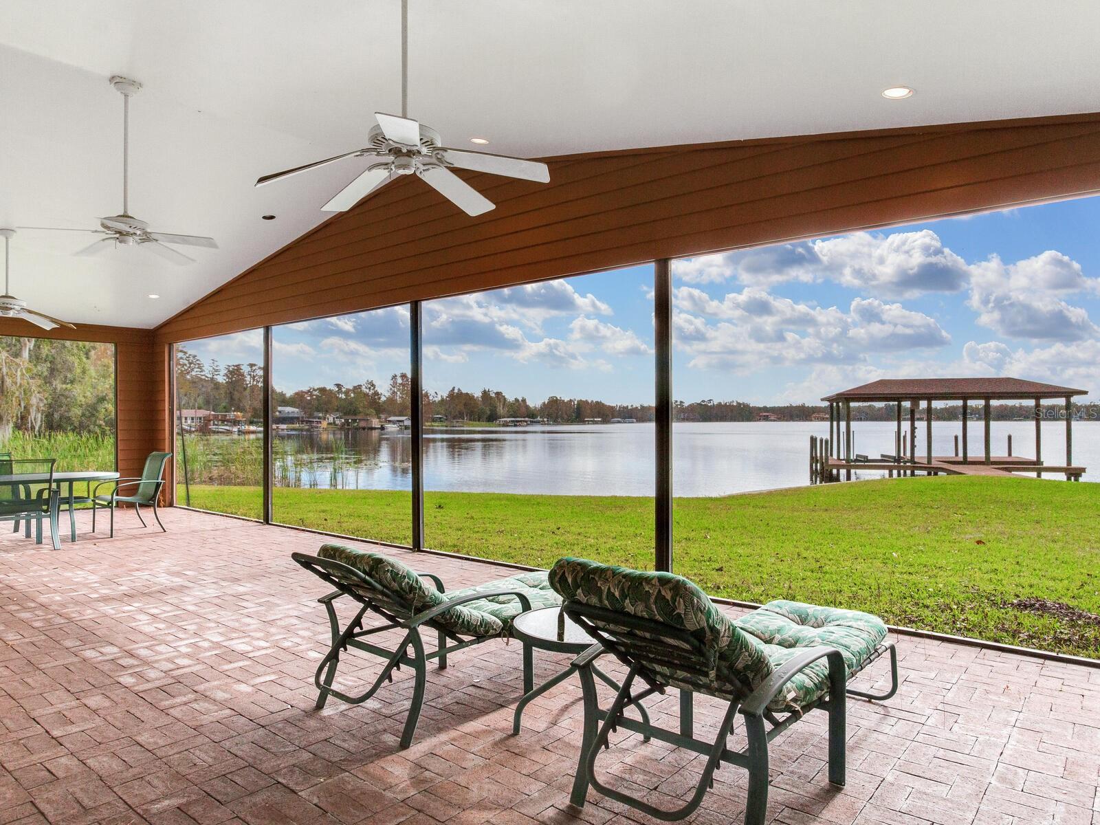 TB8331369 Property Photo