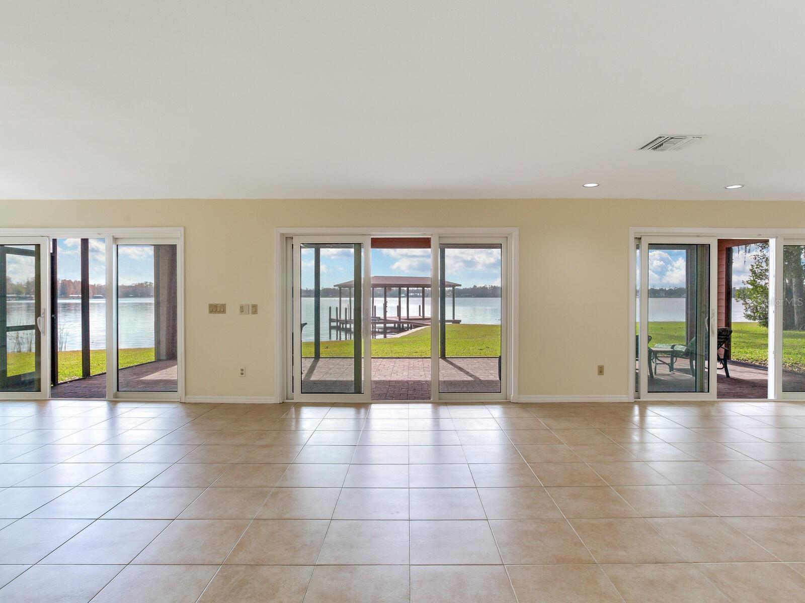 TB8331369 Property Photo