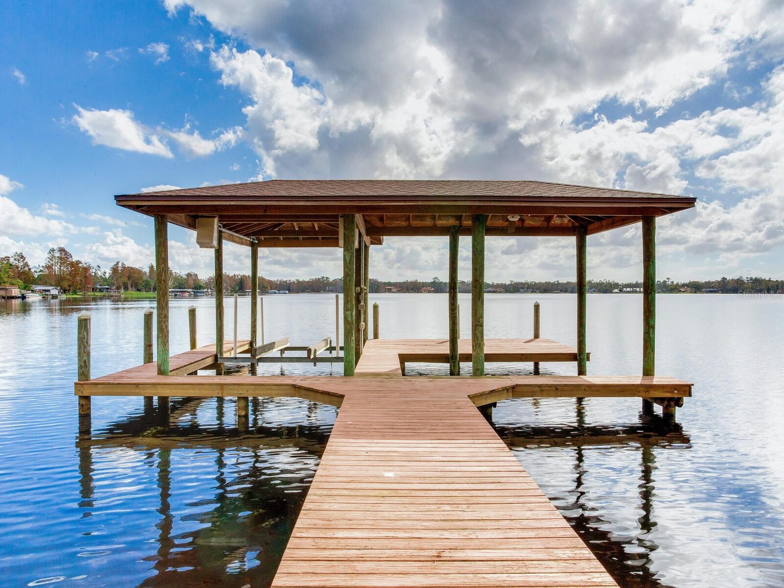 TB8331369 Property Photo